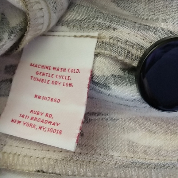 Ruby Rd. petite blazer • shiny • button front • black/cream • Women 4P - Picture 12 of 13